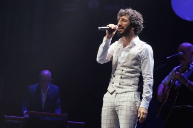 Şarkıcı ve söz yazarı Marwan, 2 Şubat 2024 'te Madrid' deki Teatro Circo Price 'ta verdiği konserde.