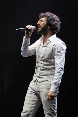 Şarkıcı ve söz yazarı Marwan, 2 Şubat 2024 'te Madrid' deki Teatro Circo Price 'ta verdiği konserde.