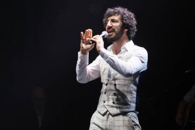 Şarkıcı ve söz yazarı Marwan, 2 Şubat 2024 'te Madrid' deki Teatro Circo Price 'ta verdiği konserde.