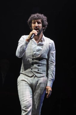 Şarkıcı ve söz yazarı Marwan, 2 Şubat 2024 'te Madrid' deki Teatro Circo Price 'ta verdiği konserde.