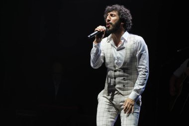 Şarkıcı ve söz yazarı Marwan, 2 Şubat 2024 'te Madrid' deki Teatro Circo Price 'ta verdiği konserde.