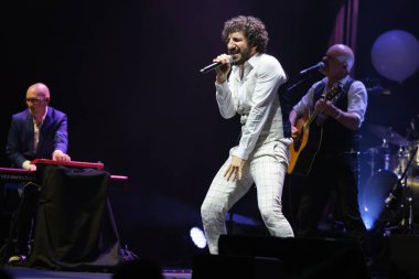 Şarkıcı ve söz yazarı Marwan, 2 Şubat 2024 'te Madrid' deki Teatro Circo Price 'ta verdiği konserde.