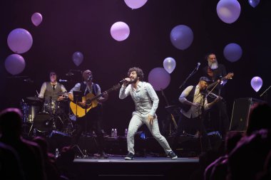 Şarkıcı ve söz yazarı Marwan, 2 Şubat 2024 'te Madrid' deki Teatro Circo Price 'ta verdiği konserde.
