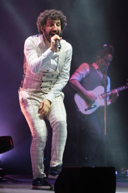 Şarkıcı ve söz yazarı Marwan, 2 Şubat 2024 'te Madrid' deki Teatro Circo Price 'ta verdiği konserde.