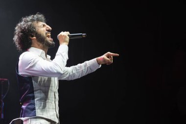 Şarkıcı ve söz yazarı Marwan, 2 Şubat 2024 'te Madrid' deki Teatro Circo Price 'ta verdiği konserde.