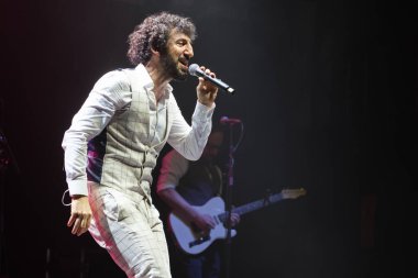 Şarkıcı ve söz yazarı Marwan, 2 Şubat 2024 'te Madrid' deki Teatro Circo Price 'ta verdiği konserde.