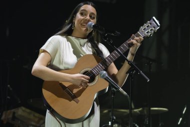 Şarkıcı ve söz yazarı Valeria Castro, Madrid 'deki Teatro Circo Price konserinde, 3 Şubat 2024' te İspanya 'nın Madrid kentinde.