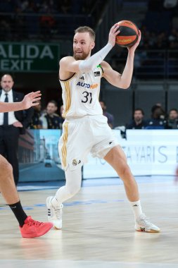 Real Madrid 'den Dzanan Musa, Real Madrid ile Basquet Girona arasında oynanan Liga ACB Endesa maçı sırasında 4 Şubat 2024 tarihinde İspanya' nın başkenti Madrid 'de oynanmıştır.