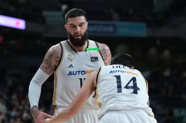 Real Madrid 'den Vincent Poirier Liga ACB Endesa maçında Real Madrid ve Basquet Girona arasında 4 Şubat 2024 tarihinde İspanya' nın başkenti Madrid 'de oynanan