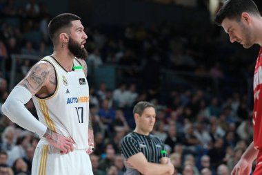 Real Madrid 'den Vincent Poirier Liga ACB Endesa maçında Real Madrid ve Basquet Girona arasında 4 Şubat 2024 tarihinde İspanya' nın başkenti Madrid 'de oynanan