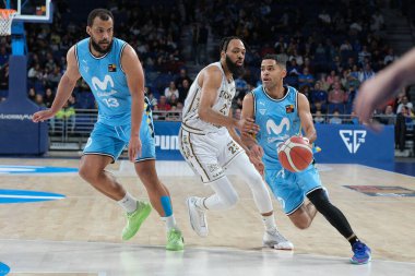 Movistar Estudiantes ile WiZink 'teki Clavijo arasında oynanan LEB Oro Maçı sırasında Movistar Estudiantes' in oyuncusu. 4 Şubat 2024 Madrid, İspanya