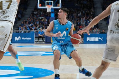 Movistar Estudiantes ile WiZink 'teki Clavijo arasında oynanan LEB Oro Maçı sırasında Movistar Estudiantes' in oyuncusu. 4 Şubat 2024 Madrid, İspanya