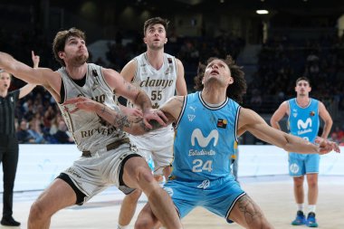 Movistar Estudiantes ile WiZink 'teki Clavijo arasında oynanan LEB Oro Maçı sırasında Movistar Estudiantes' in oyuncusu. 4 Şubat 2024 Madrid, İspanya