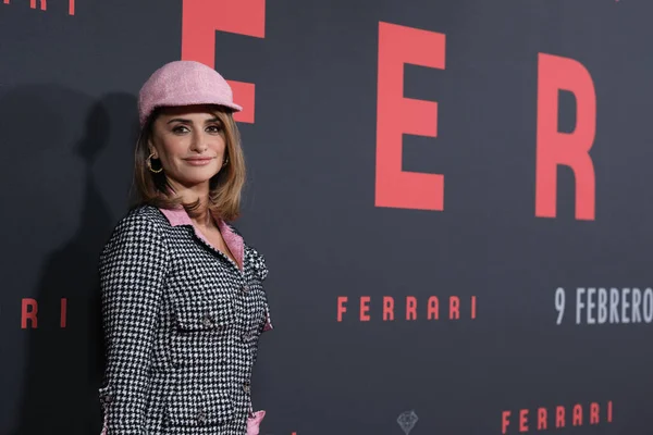 Schauspielerin Penelope Cruz Beim Fototermin Für Ferrari Santo Mauro Hotel — Stockfoto