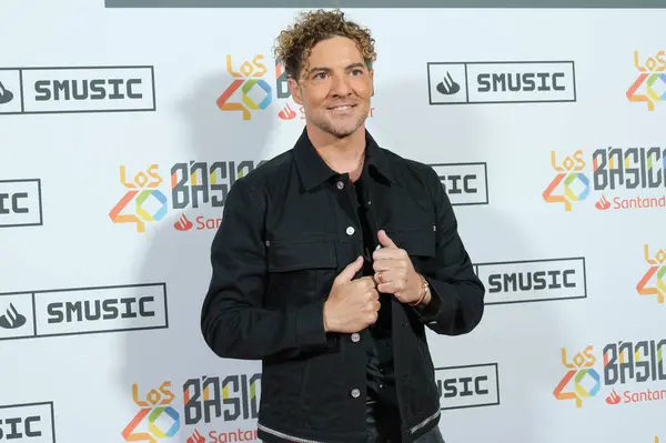 David Bisbal, İspanya 'nın Madrid şehrinde 7 Şubat 2024 tarihinde Eslava Tiyatrosu' nda düzenlenen 