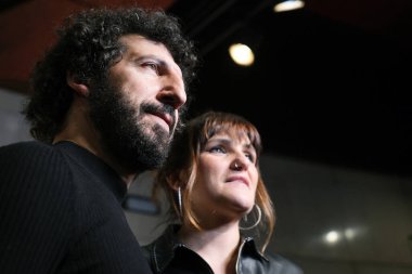 Şarkıcılar Marwan ve Rozalen, Madrid 'deki Palacio de la Prensa sinemasında çekilen 