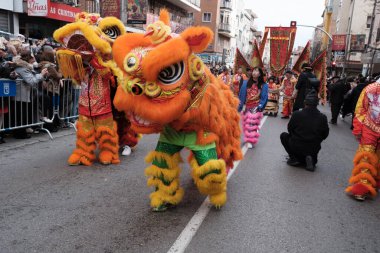 11 Şubat 2024 tarihinde İspanya 'nın Madrid şehrinde yapılan Çin Yeni Yıl Ejderha Geçidi sırasında birkaç kişi öldü. Dün, 10 Şubat 2024