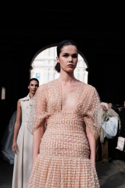  Madrid es Moda 2024 'ün açılış töreni sırasında Centro Cultural Conde Duque' da 12 Şubat 2024 'te İspanya' nın Madrid kentinde düzenlenen tören..