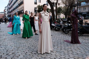  Madrid es Moda 2024 'ün açılış töreni sırasında Centro Cultural Conde Duque' da 12 Şubat 2024 'te İspanya' nın Madrid kentinde düzenlenen tören..
