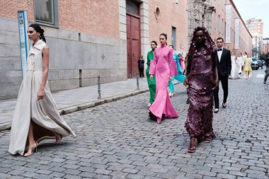  Madrid es Moda 2024 'ün açılış töreni sırasında Centro Cultural Conde Duque' da 12 Şubat 2024 'te İspanya' nın Madrid kentinde düzenlenen tören..