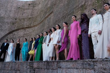  Madrid es Moda 2024 'ün açılış töreni sırasında Centro Cultural Conde Duque' da 12 Şubat 2024 'te İspanya' nın Madrid kentinde düzenlenen tören..