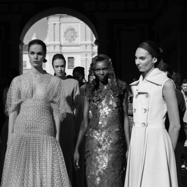  Madrid es Moda 2024 'ün açılış töreni sırasında Centro Cultural Conde Duque' da 12 Şubat 2024 'te İspanya' nın Madrid kentinde düzenlenen tören..