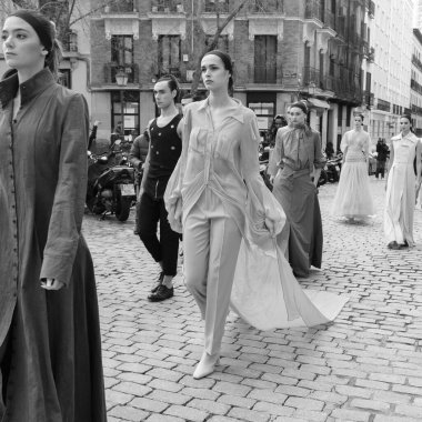  Madrid es Moda 2024 'ün açılış töreni sırasında Centro Cultural Conde Duque' da 12 Şubat 2024 'te İspanya' nın Madrid kentinde düzenlenen tören..