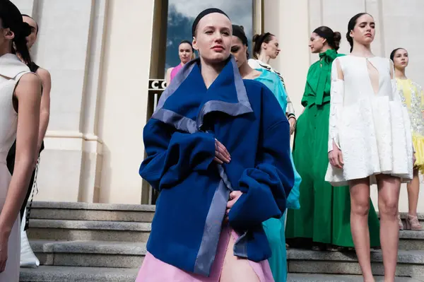  Madrid es Moda 2024 'ün açılış töreni sırasında Centro Cultural Conde Duque' da 12 Şubat 2024 'te İspanya' nın Madrid kentinde düzenlenen tören..