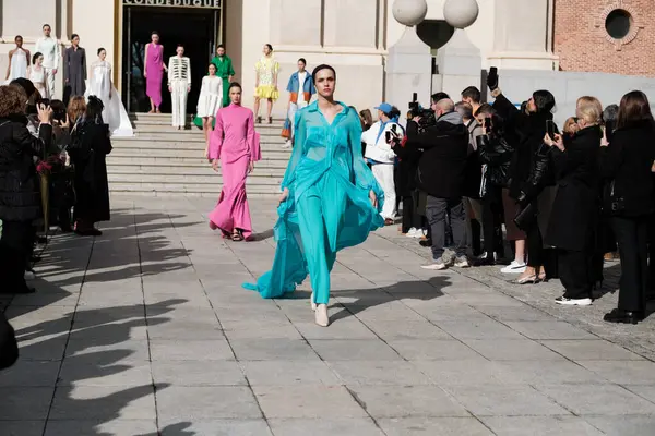  Madrid es Moda 2024 'ün açılış töreni sırasında Centro Cultural Conde Duque' da 12 Şubat 2024 'te İspanya' nın Madrid kentinde düzenlenen tören..