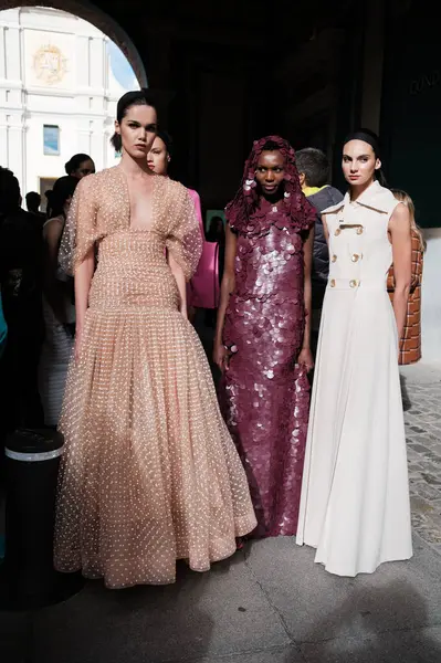  Madrid es Moda 2024 'ün açılış töreni sırasında Centro Cultural Conde Duque' da 12 Şubat 2024 'te İspanya' nın Madrid kentinde düzenlenen tören..