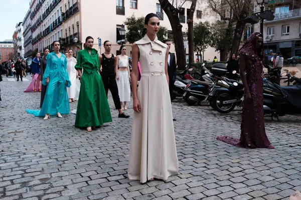  Madrid es Moda 2024 'ün açılış töreni sırasında Centro Cultural Conde Duque' da 12 Şubat 2024 'te İspanya' nın Madrid kentinde düzenlenen tören..