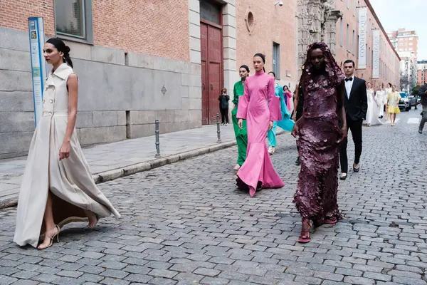  Madrid es Moda 2024 'ün açılış töreni sırasında Centro Cultural Conde Duque' da 12 Şubat 2024 'te İspanya' nın Madrid kentinde düzenlenen tören..