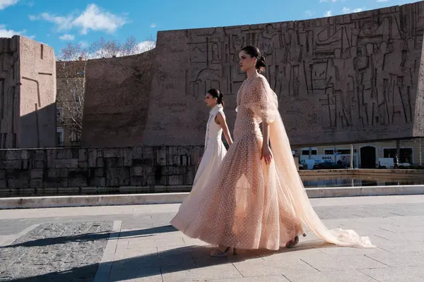  Madrid es Moda 2024 'ün açılış töreni sırasında Centro Cultural Conde Duque' da 12 Şubat 2024 'te İspanya' nın Madrid kentinde düzenlenen tören..