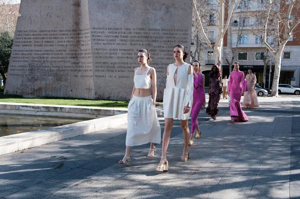  Madrid es Moda 2024 'ün açılış töreni sırasında Centro Cultural Conde Duque' da 12 Şubat 2024 'te İspanya' nın Madrid kentinde düzenlenen tören..