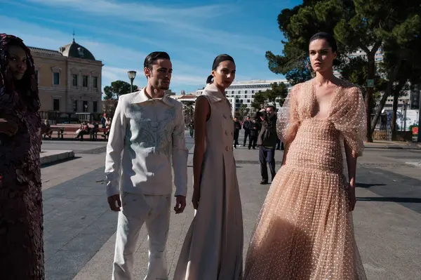  Madrid es Moda 2024 'ün açılış töreni sırasında Centro Cultural Conde Duque' da 12 Şubat 2024 'te İspanya' nın Madrid kentinde düzenlenen tören..