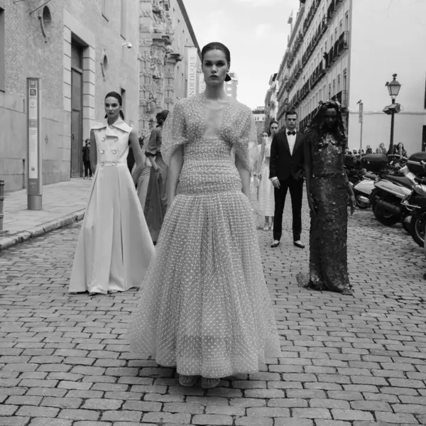  Madrid es Moda 2024 'ün açılış töreni sırasında Centro Cultural Conde Duque' da 12 Şubat 2024 'te İspanya' nın Madrid kentinde düzenlenen tören..