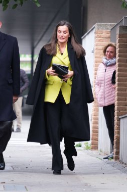 İspanya Kraliçesi Letizia, İspanya 'nın Madrid kentindeki FEDER (İspanya Nadir Hastalıklar Federasyonu) genel merkezinde 13 Şubat 2024 tarihinde bir toplantıya katıldı..