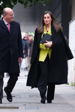 İspanya Kraliçesi Letizia, İspanya 'nın Madrid kentindeki FEDER (İspanya Nadir Hastalıklar Federasyonu) genel merkezinde 13 Şubat 2024 tarihinde bir toplantıya katıldı..