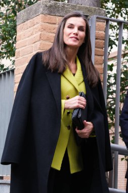 İspanya Kraliçesi Letizia, İspanya 'nın Madrid kentindeki FEDER (İspanya Nadir Hastalıklar Federasyonu) genel merkezinde 13 Şubat 2024 tarihinde bir toplantıya katıldı..