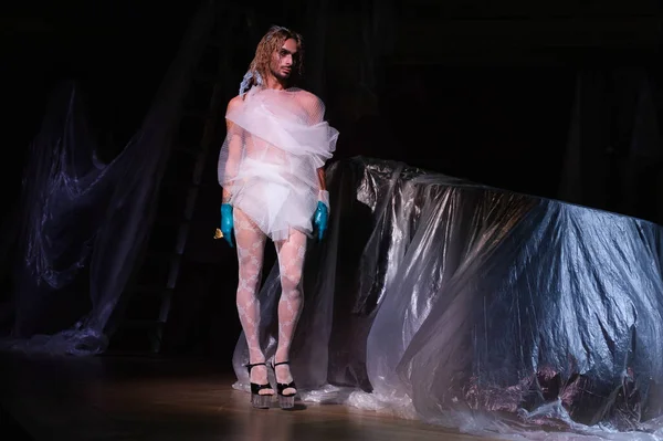 Model Kráčí Ranveji Módní Přehlídky Evade House Během Madridu Moda — Stock fotografie