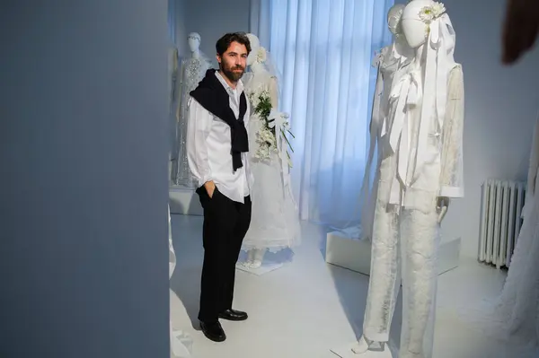 Projektant Juan Vidal Prezentuje Kolekcję Mody Ślubnej Madrycie Moda 2024 — Zdjęcie stockowe
