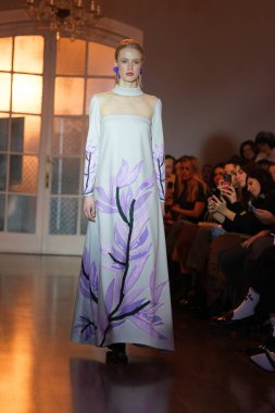  Madrid Pilar Dalbat of Madrid es Moda 2024 sırasında Centro Cultural Conde Duque 'da 12 Şubat 2024 tarihinde İspanya' nın başkenti Madrid 'de düzenlenen törenler..