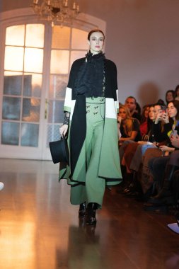  Madrid Pilar Dalbat of Madrid es Moda 2024 sırasında Centro Cultural Conde Duque 'da 12 Şubat 2024 tarihinde İspanya' nın başkenti Madrid 'de düzenlenen törenler..