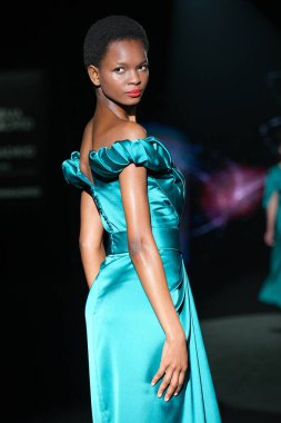 İspanya 'nın 15 Şubat 2023 tarihinde Madrid' de Mercedes Benz Moda Haftası Madrid 'de HANNIBAL LAGUNA tasarımı ile bir model geçit töreni düzenledi.