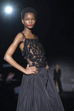 İspanya 'nın 15 Şubat 2023 tarihinde Madrid' de Mercedes Benz Moda Haftası Madrid 'de FELY CAMPO tasarımı ile bir model geçit töreni düzenledi.