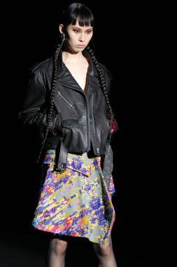 İspanya 'nın 15 Şubat 2023 tarihinde Madrid' de Mercedes Benz Moda Haftası Madrid 'de ODETTE ALVAREZ tasarımı ile geçit töreni düzenlenmiştir.