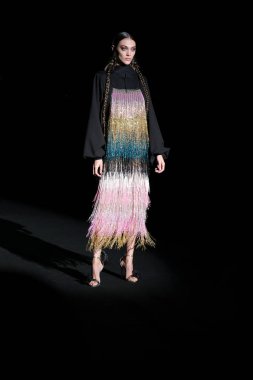 İspanya 'nın 15 Şubat 2023 tarihinde Madrid' de Mercedes Benz Moda Haftası Madrid 'de ODETTE ALVAREZ tasarımı ile geçit töreni düzenlenmiştir.