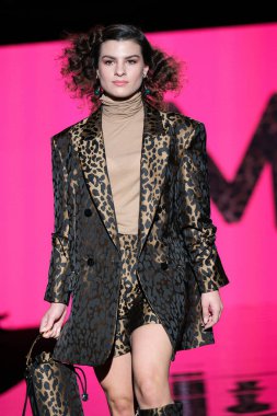 Madrid 'de Mercedes Benz Moda Haftası Madrid' de 15 Şubat 2023 'te İspanya' nın başkenti IFEMA 'da LOLA CASADEMUNT ile geçit töreni düzenlendi.