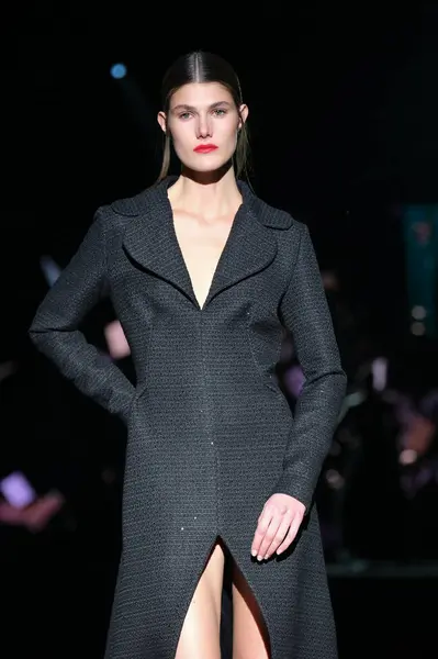 2023年2月15日マドリードIfemaのメルセデス ベンツ ファッション ウィーク マドリードのモデルパレード — ストック写真
