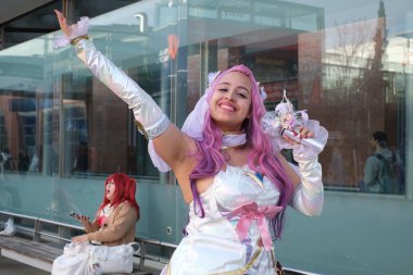 2 Şubat 2024 'te İspanya' nın Madrid şehrinde Japonya 'nın Ifema şehrindeki hafta sonu etkinliklerine bir Cosplayer katılır.